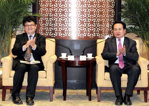 4月10日，国侨办副主任谭天星在京会见了全美和统会联合会访问团一行。