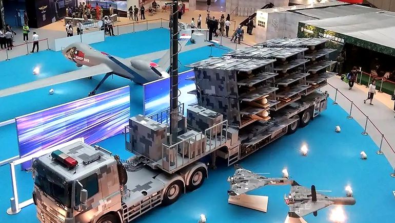 解放军“新质战斗力”装备亮相引岛内关注 国台办回应_副本.jpg