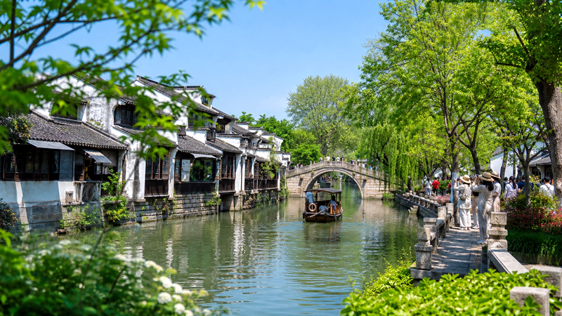 台湾民众赴大陆旅游形成热潮 国台办：热诚欢迎_副本.jpg