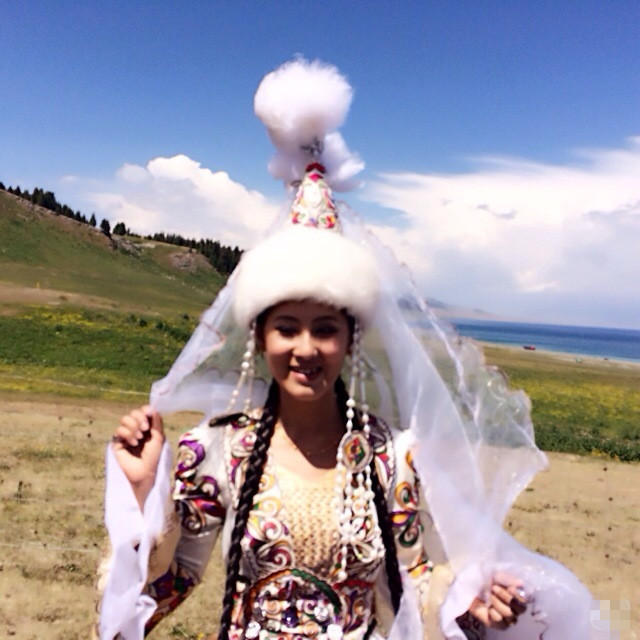 组图：台湾姑娘嫁给新疆哈萨克族青年 女方送楼房和羊