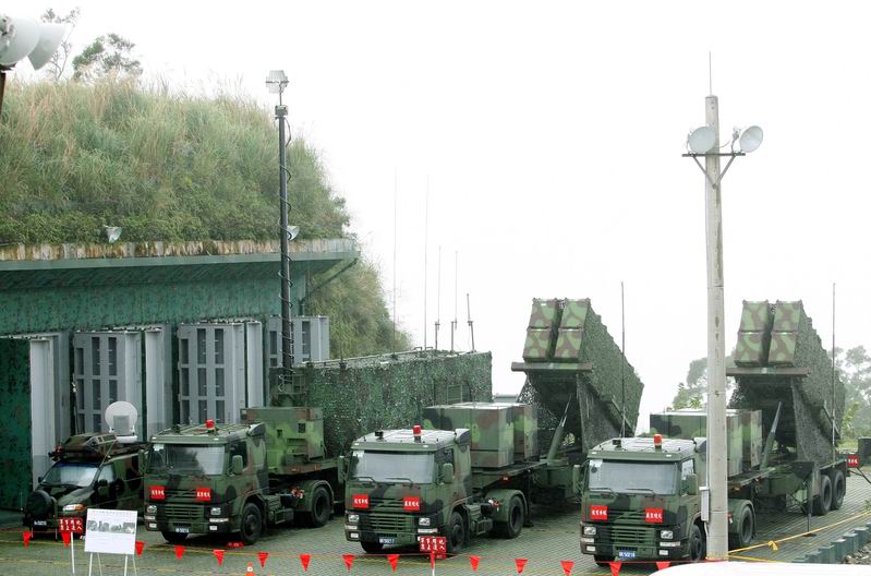 台湾天价购买美国三大武器系统 自己没法使用