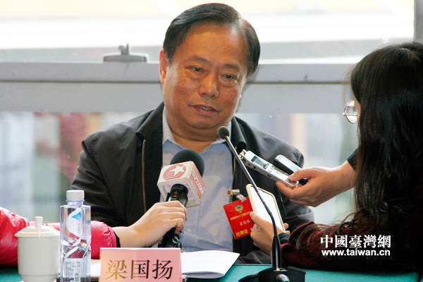 台籍全国政协委员梁国扬接受记者访问
