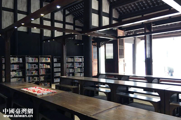车岭镇初级中学新建成的图书室