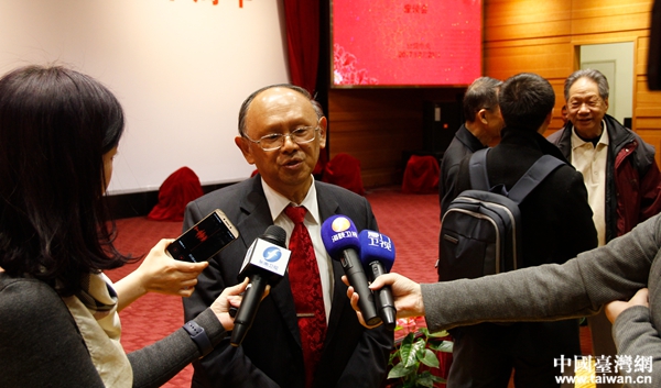 台湾统一联盟主席戚嘉林在会后接受媒体采访。（中国台湾网 齐昕 摄）