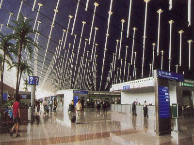 浦东国际机场候机楼内景
